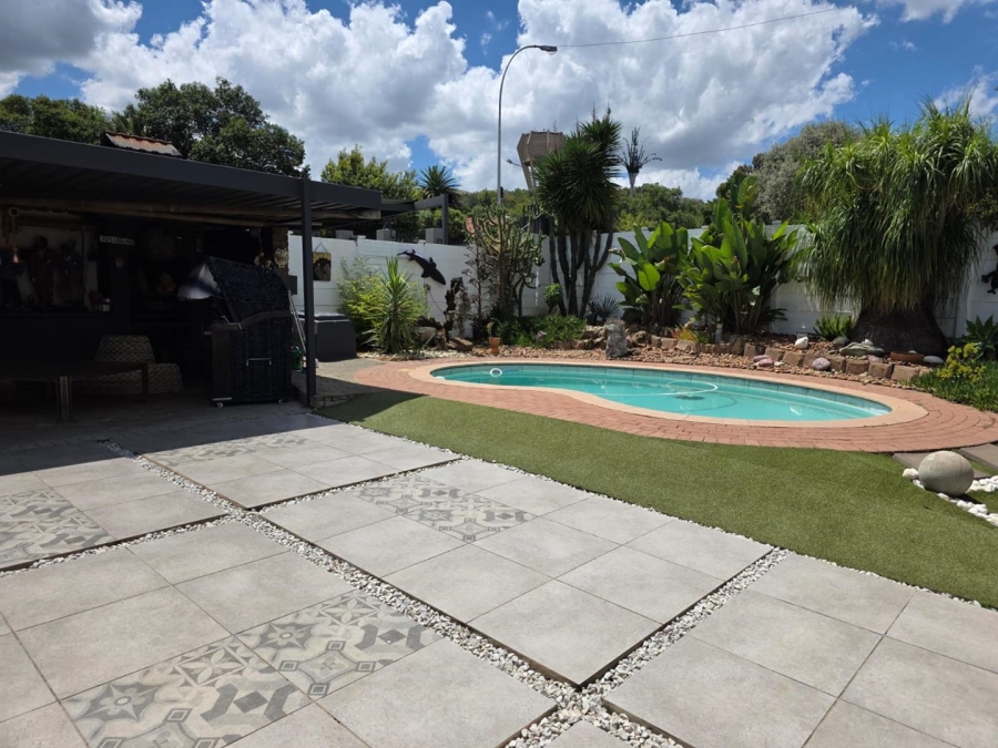 6 Bedroom Property for Sale in Heuwelsig Free State